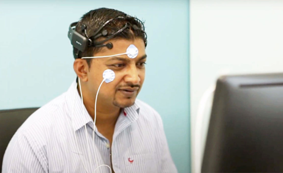 Respondent participating in a marketing neuroscientific research study at the MI.ND Lab’s offices.